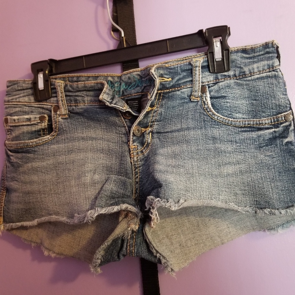Cutoff denim shorts
